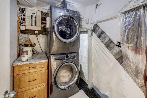 1509 38 Street Se, Calgary, AB - Indoor Photo Showing Laundry Room