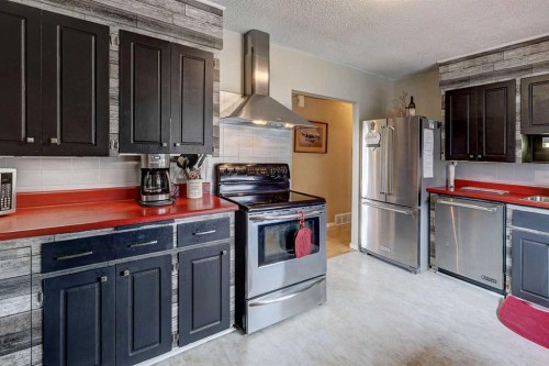 1509 38 Street Se, Calgary, AB - Indoor Photo Showing Kitchen