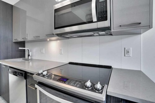405-624 8 Avenue Se, Calgary, AB - Indoor Photo Showing Kitchen With Upgraded Kitchen