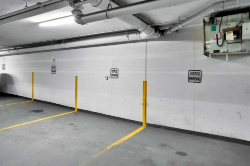 405-624 8 Avenue Se, Calgary, AB - Indoor Photo Showing Garage