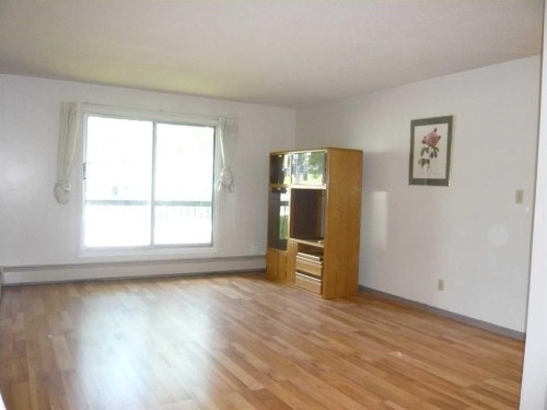 2410 14 Street Sw, Calgary, AB - Indoor Photo Showing Other Room