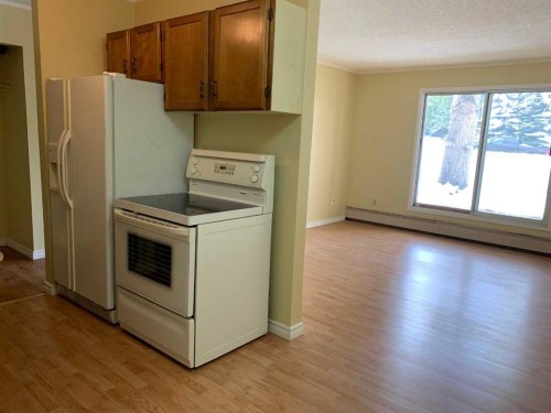2410 14 Street Sw, Calgary, AB - Indoor Photo Showing Kitchen