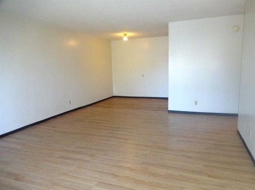 2410 14 Street Sw, Calgary, AB - Indoor Photo Showing Other Room