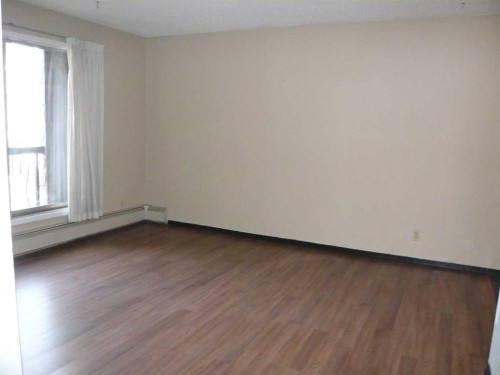 2410 14 Street Sw, Calgary, AB - Indoor Photo Showing Other Room