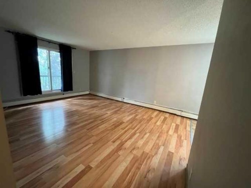 2410 14 Street Sw, Calgary, AB - Indoor Photo Showing Other Room
