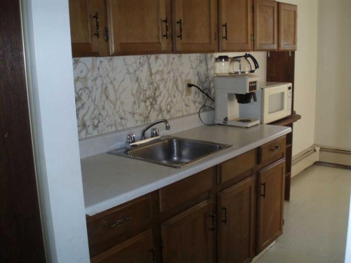 2410 14 Street Sw, Calgary, AB - Indoor Photo Showing Kitchen