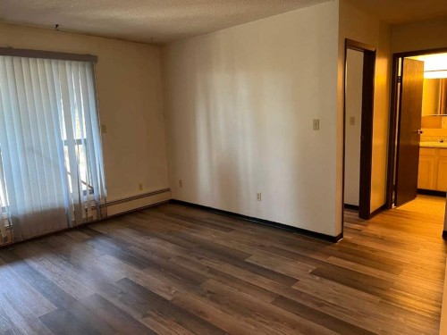 2410 14 Street Sw, Calgary, AB - Indoor Photo Showing Other Room