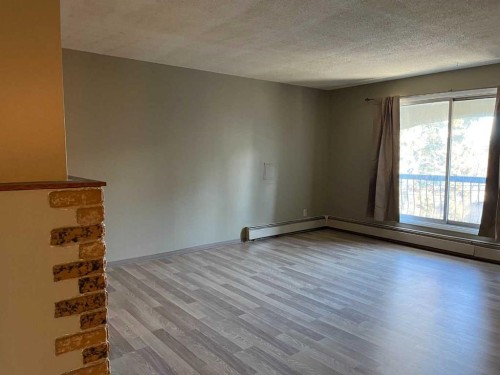 2410 14 Street Sw, Calgary, AB - Indoor Photo Showing Other Room