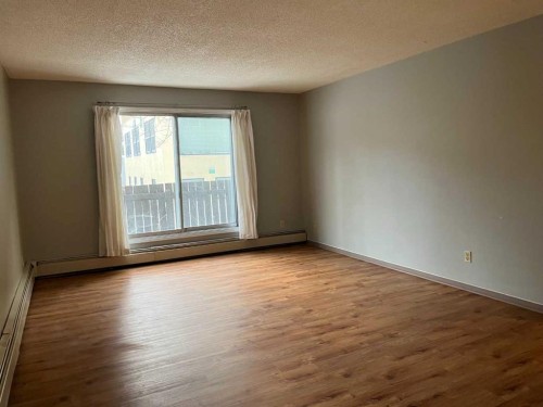 2410 14 Street Sw, Calgary, AB - Indoor Photo Showing Other Room