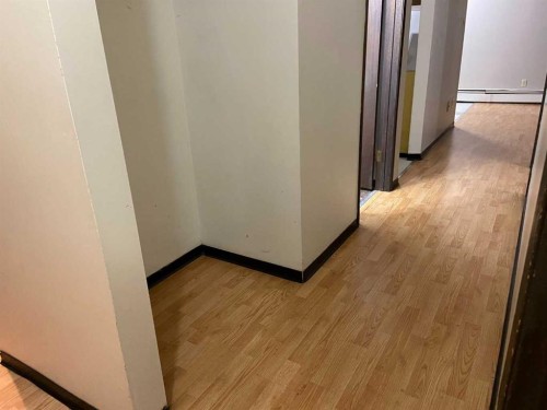 2410 14 Street Sw, Calgary, AB - Indoor Photo Showing Other Room