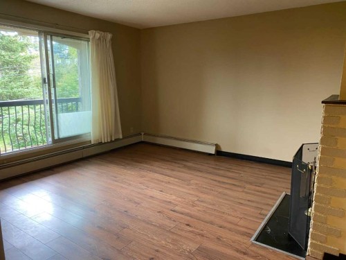 2410 14 Street Sw, Calgary, AB - Indoor Photo Showing Other Room