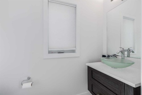 629 Reynolds Crescent Sw, Airdrie, AB - Indoor Photo Showing Bathroom