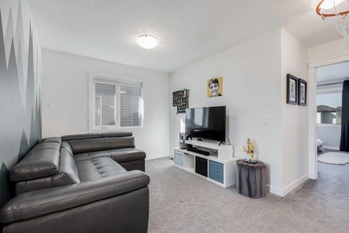 629 Reynolds Crescent Sw, Airdrie, AB - Indoor Photo Showing Living Room
