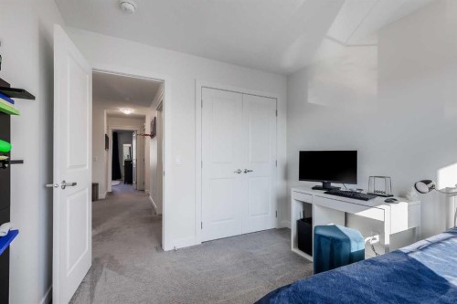 629 Reynolds Crescent Sw, Airdrie, AB - Indoor Photo Showing Bedroom