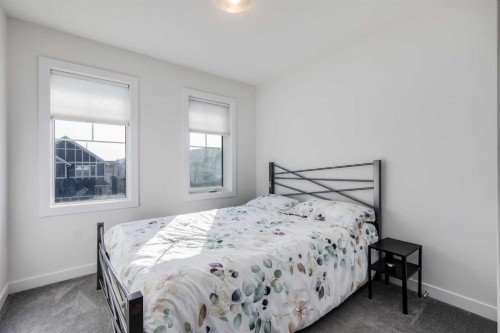 629 Reynolds Crescent Sw, Airdrie, AB - Indoor Photo Showing Bedroom