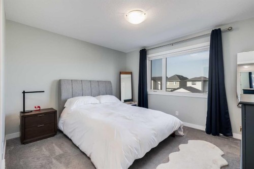 629 Reynolds Crescent Sw, Airdrie, AB - Indoor Photo Showing Bedroom