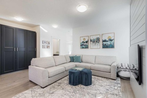 629 Reynolds Crescent Sw, Airdrie, AB - Indoor Photo Showing Living Room