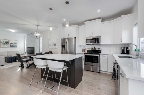 629 Reynolds Crescent Sw, Airdrie, AB - Indoor Photo Showing Kitchen With Upgraded Kitchen
