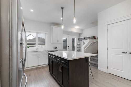 629 Reynolds Crescent Sw, Airdrie, AB - Indoor Photo Showing Kitchen With Upgraded Kitchen