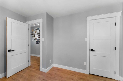 8736 34 Avenue Nw, Calgary, AB - Indoor Photo Showing Other Room