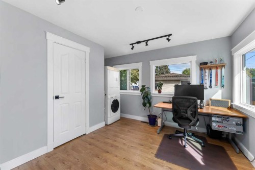 8736 34 Avenue Nw, Calgary, AB - Indoor