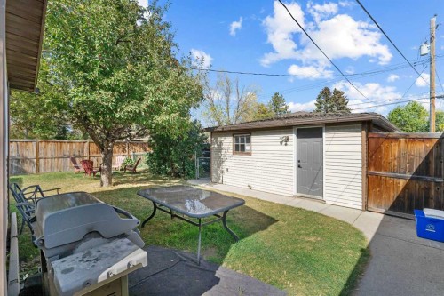 8736 34 Avenue Nw, Calgary, AB - Outdoor