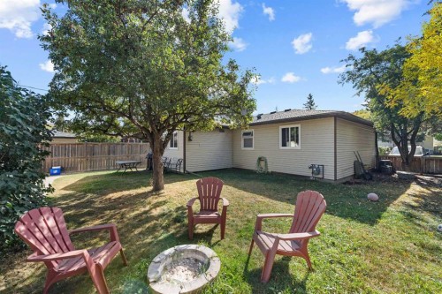 8736 34 Avenue Nw, Calgary, AB - Outdoor