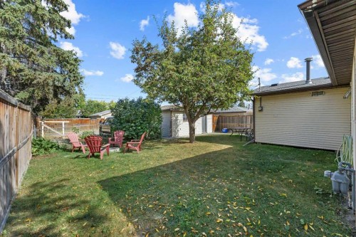 8736 34 Avenue Nw, Calgary, AB - Outdoor
