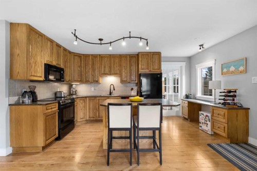 8736 34 Avenue NW Calgary, AB T3B 1R7