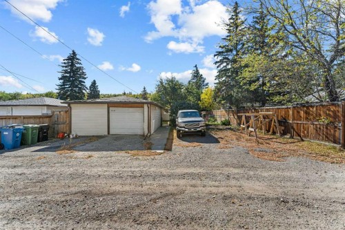 8736 34 Avenue Nw, Calgary, AB - Outdoor