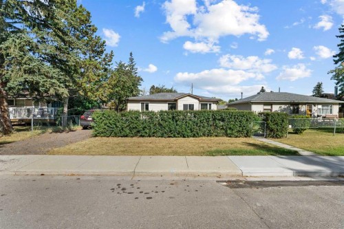 8736 34 Avenue Nw, Calgary, AB - Outdoor