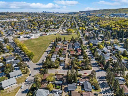 8736 34 Avenue Nw, Calgary, AB - Outdoor With View