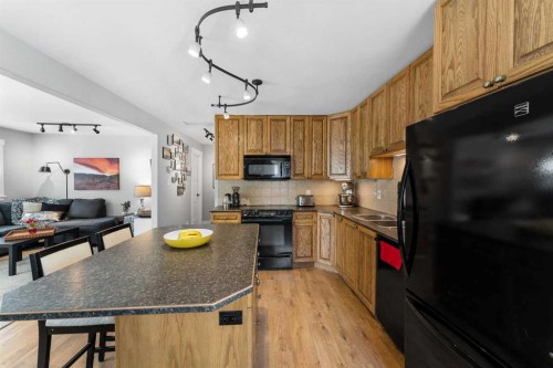 8736 34 Avenue Nw, Calgary, AB - Indoor Photo Showing Kitchen With Double Sink