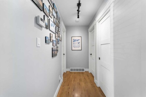 8736 34 Avenue Nw, Calgary, AB - Indoor Photo Showing Other Room