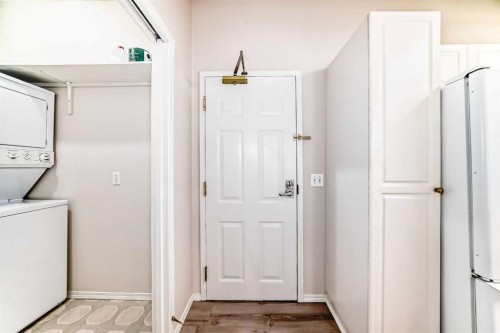 112-2850 51 Street Sw, Calgary, AB - Indoor Photo Showing Laundry Room