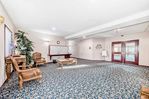 112-2850 51 Street Sw, Calgary, AB - Indoor Photo Showing Other Room