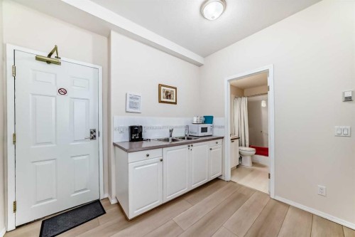 112-2850 51 Street Sw, Calgary, AB - Indoor