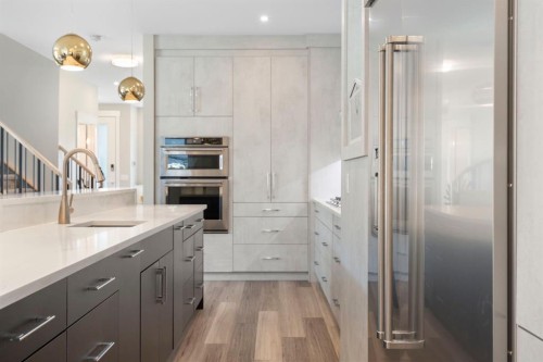 100 Cambrian Drive Nw, Calgary, AB - Indoor Photo Showing Kitchen With Upgraded Kitchen