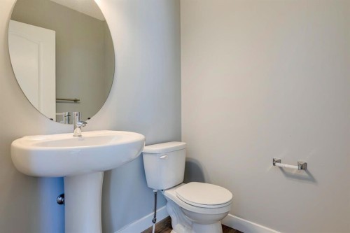 605 Morningside Park Sw, Airdrie, AB - Indoor Photo Showing Bathroom