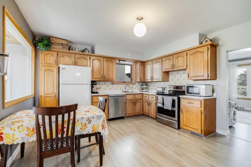 955 15 Avenue Ne, Calgary, AB - Indoor Photo Showing Other Room