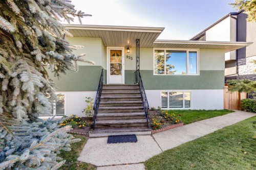 955 15 Avenue Ne, Calgary, AB - Outdoor With Facade
