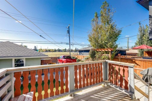 955 15 Avenue Ne, Calgary, AB - Outdoor
