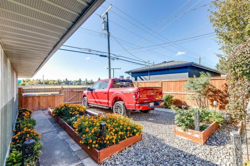 955 15 Avenue Ne, Calgary, AB - Outdoor