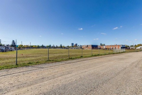 955 15 Avenue Ne, Calgary, AB - Outdoor