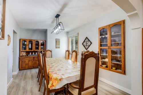 955 15 Avenue Ne, Calgary, AB - Indoor Photo Showing Dining Room