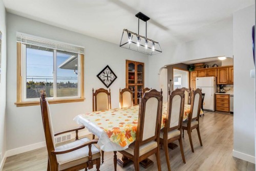 955 15 Avenue Ne, Calgary, AB - Indoor Photo Showing Dining Room