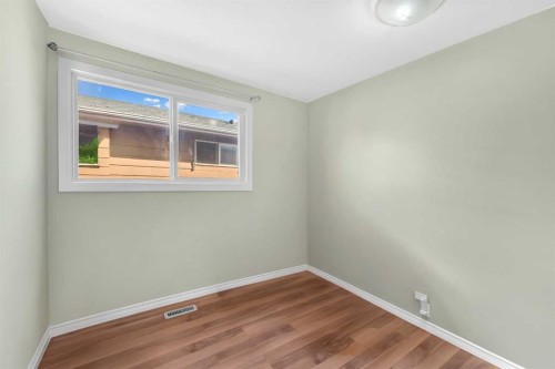 1019 Falworth Road Ne, Calgary, AB - Indoor Photo Showing Other Room