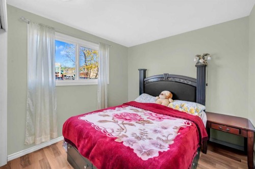 1019 Falworth Road Ne, Calgary, AB - Indoor Photo Showing Bedroom