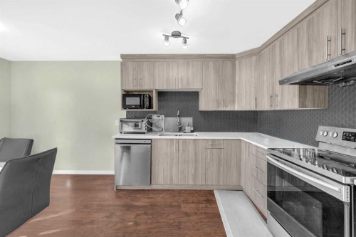 1019 Falworth Road Ne, Calgary, AB - Indoor Photo Showing Kitchen