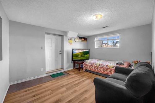 1019 Falworth Road Ne, Calgary, AB - Indoor Photo Showing Bedroom